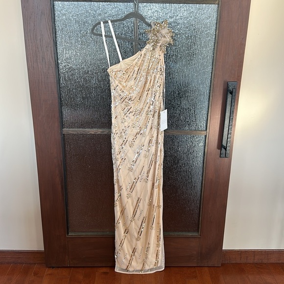 Mac Duggal women’s Cream One-Shoulder Dress with flower feather detail size 2. - Picture 6 of 13